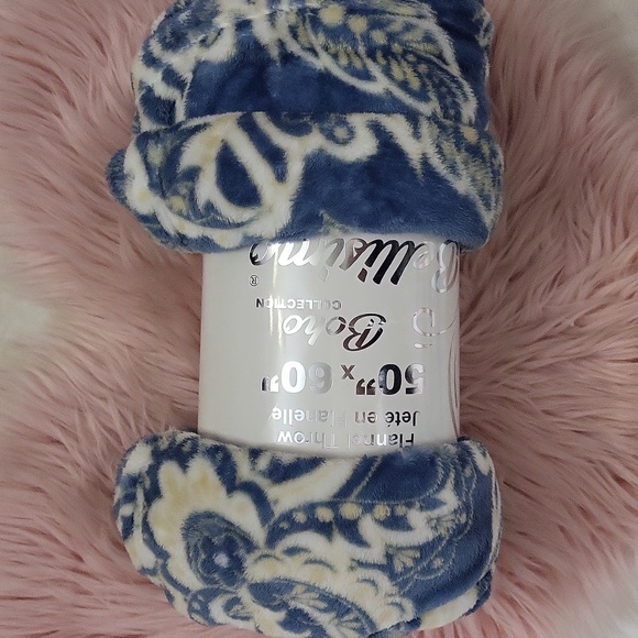 Brand New BELISSIMO FLANNEL THROW - Picture 2 of 4